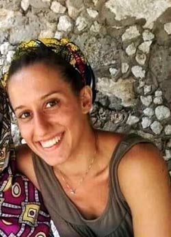 Silvia Romano a un anno dal rapimento. Dobbiamo continuare a parlarne