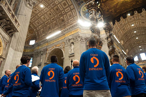 Coro Papageno - I detenuti del carcere Dozza cantano in Vaticano