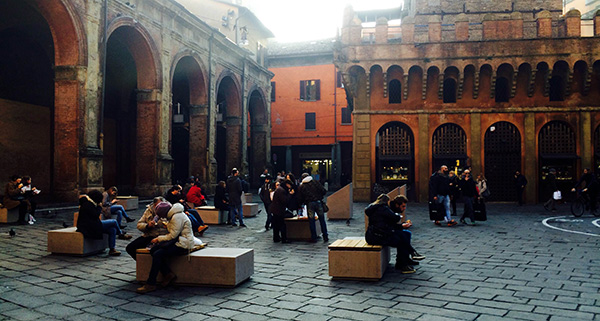 I cubi in piazza di Porta Ravegnana