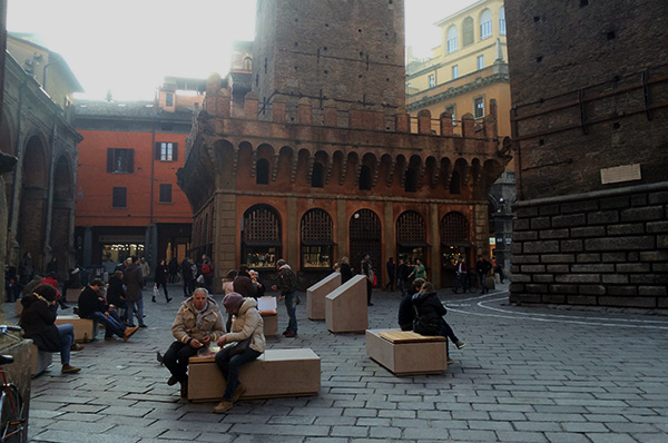 I cubi in piazza di Porta Ravegnana