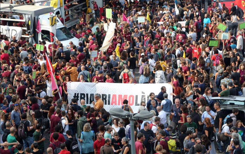 #RiapriamoLàbas ... in diecimila a Bologna per riaprire il Làbas